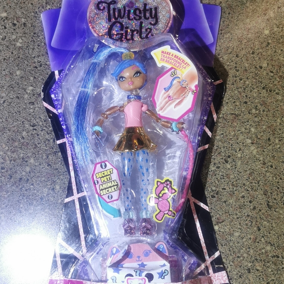 Twistys Girlz Girls Ebon E. Twisty Petz Pets Spin Master Series 2 Doll NWT New - Picture 5 of 16